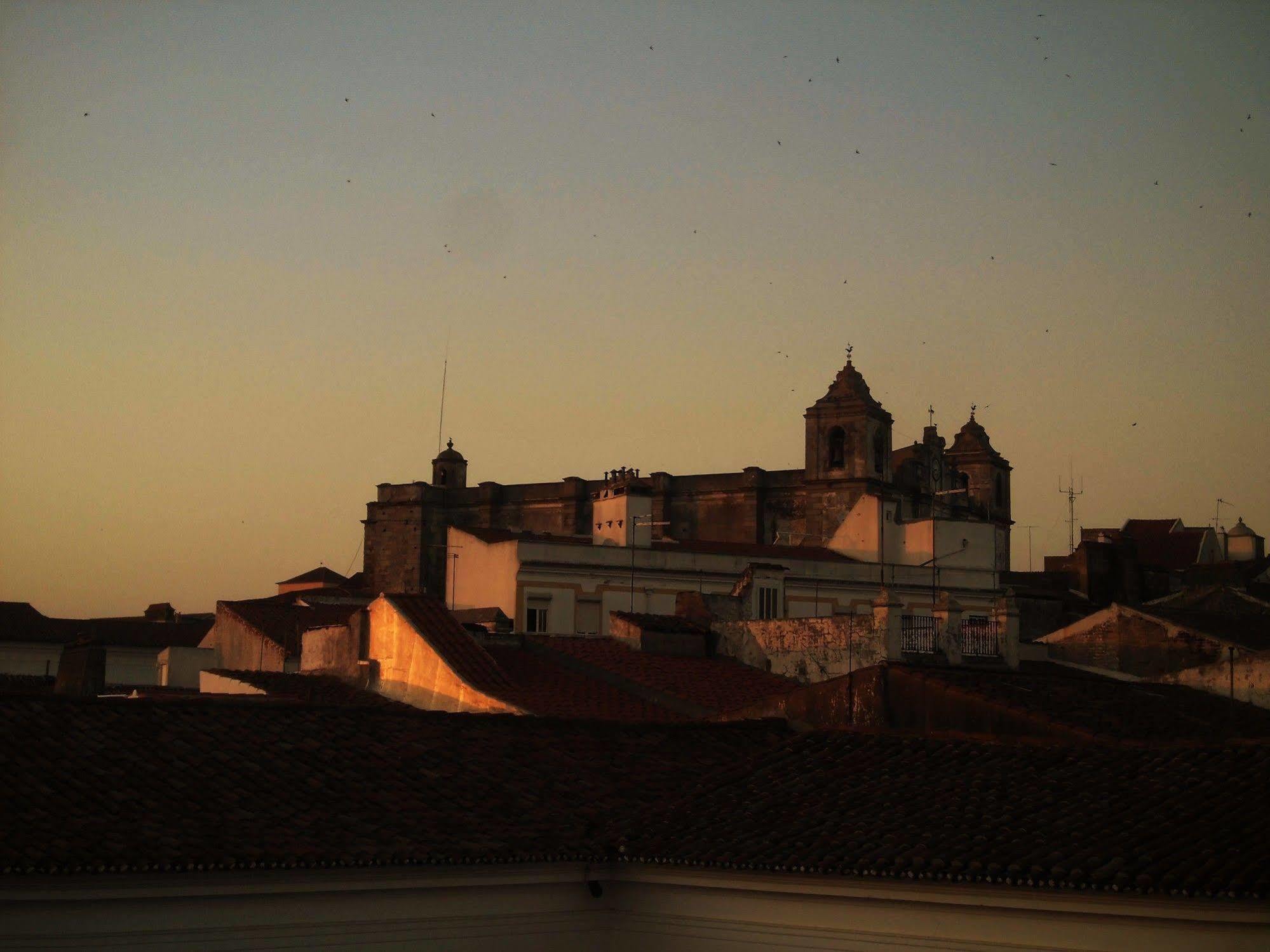Hostel Raymundo Evora Exterior photo